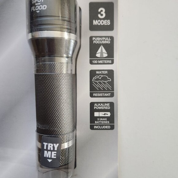 Defiant Aluminum Flashlight 500 Lumens 3 Modes Spot Flood Adjustable Beam Water - Picture 4 of 7